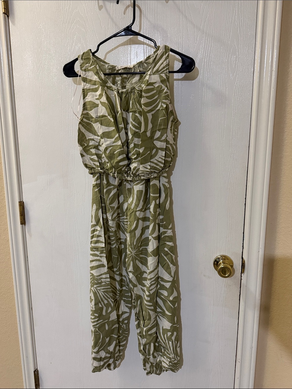 Olive Green Leaf-Print Sleeveless Jumpsuit